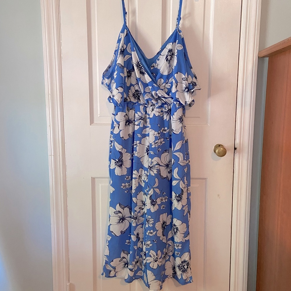 Cropped jumpsuit with cut out shoulders